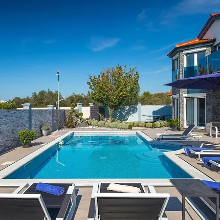 Vikendica Danijela *