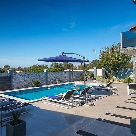 Vikendica Danijela *