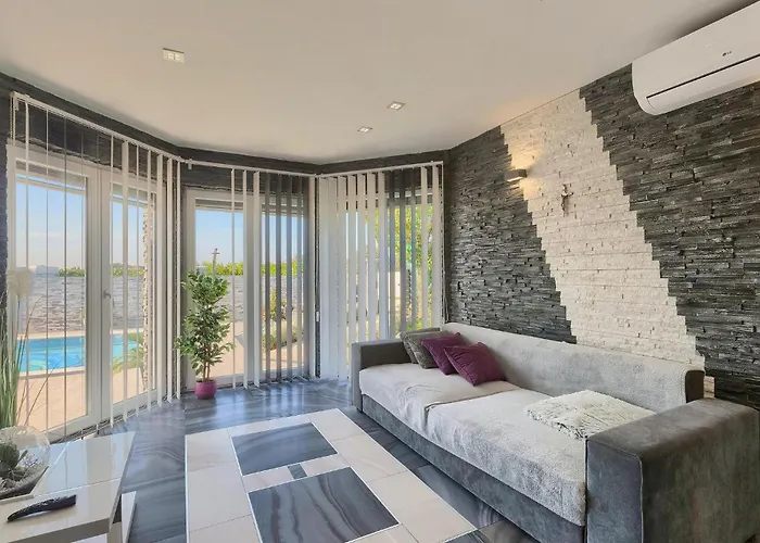 Danijela בית נופש פולה